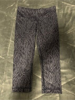 Lululemon Black and Gray Leaf Print Leggings